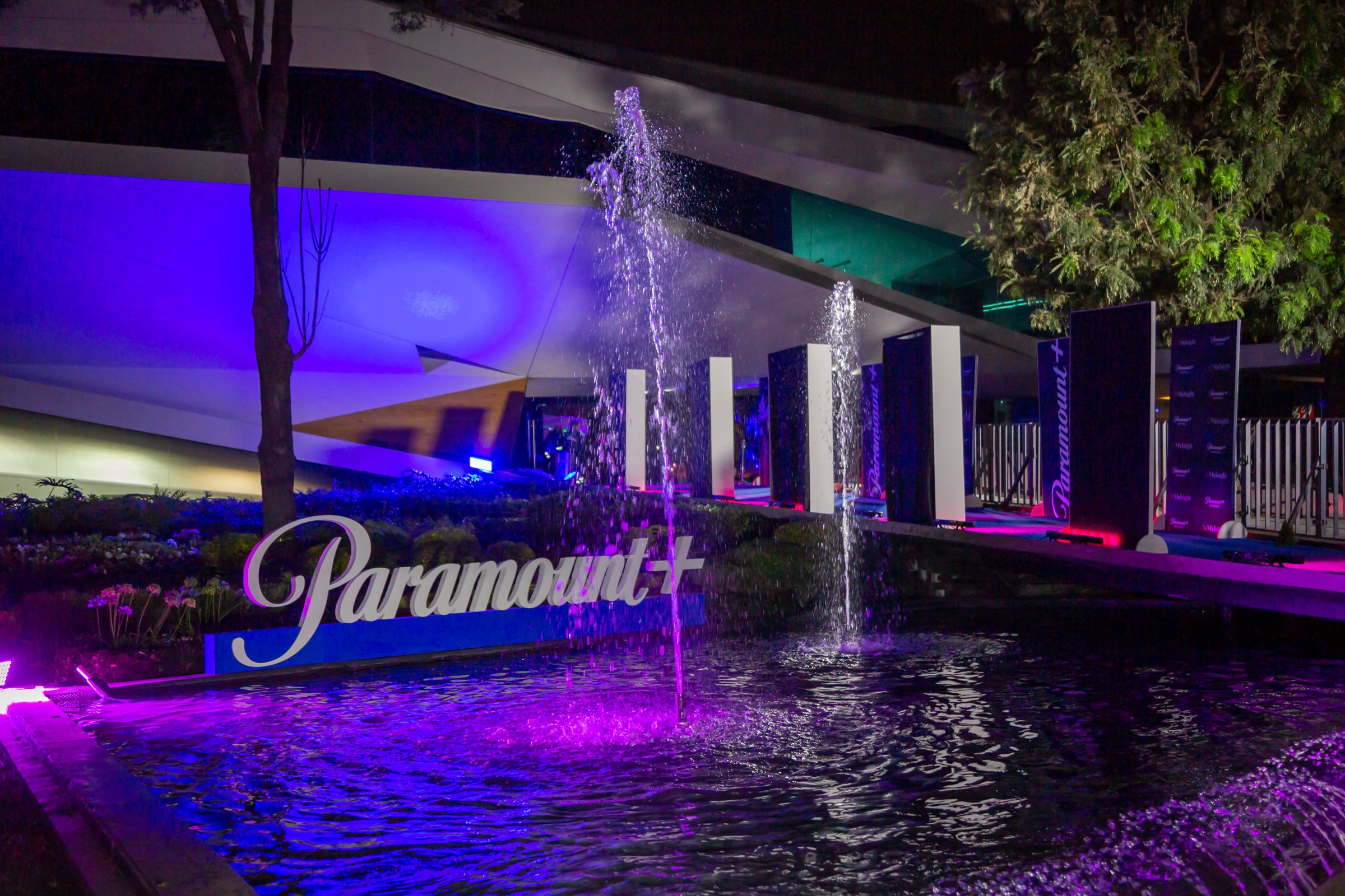 At Midnight Paramount+ Alfombra azul